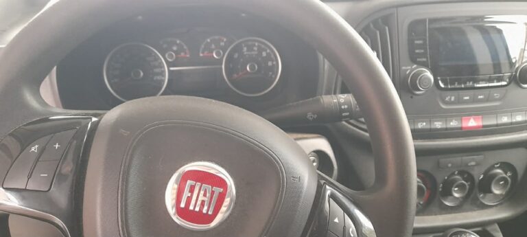 zdjęcia auta w srodku 2