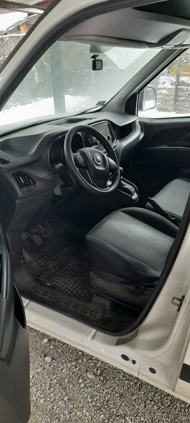 zdjęcie auta w srodku 4